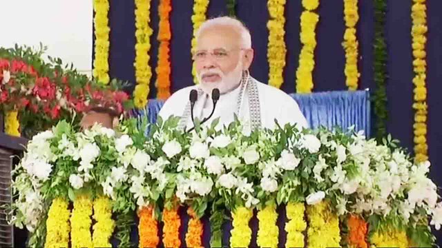 PM Modi Gujarat Visit: PM Modi Narrates his Achievements during Valsad visit | Oneindia News