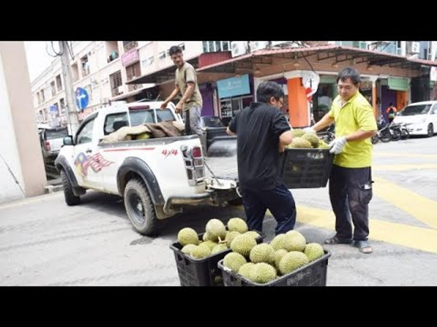 半天售超過1000公斤  榴槤嘉年華  熱起來了
