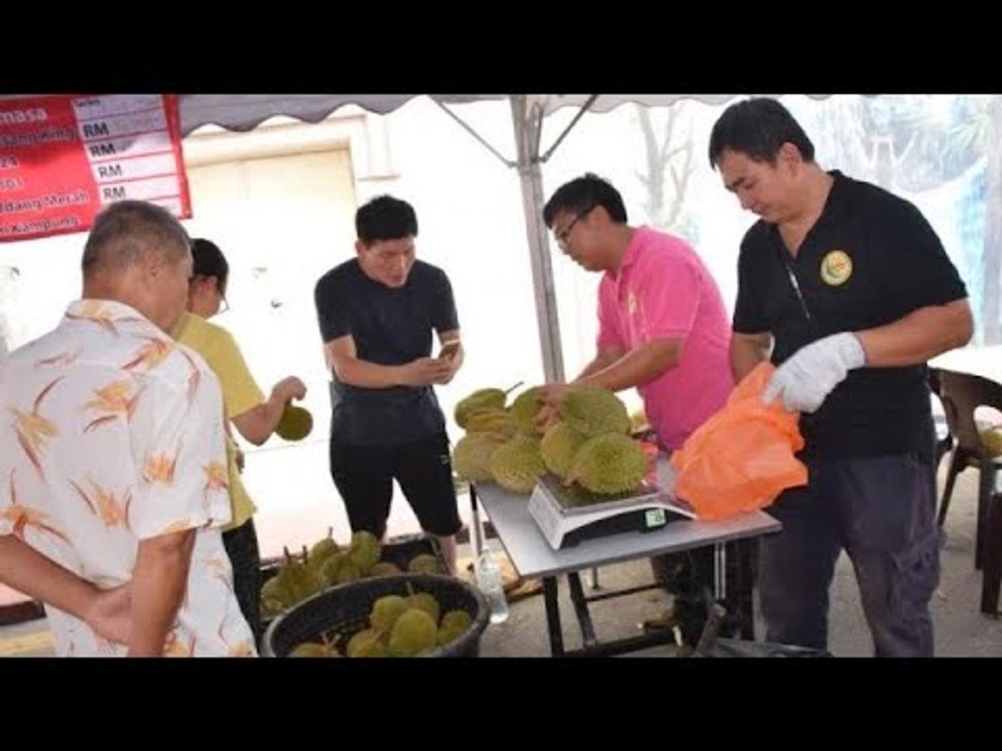 西彭榴槤及旅遊嘉年華 首日人潮比去年少