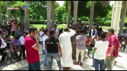 رقص المواطنين على الطبل البلدى فى حديقة الأزهر