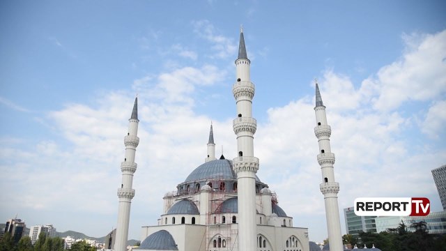 Report TV - Veliaj dhe Gurra inspektojnë punimet punimet, ja si duket Xhamia e re e Namazgjasë