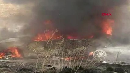 Adana Otoyolda Bariyerlere Çarpan Otomobil Yandı