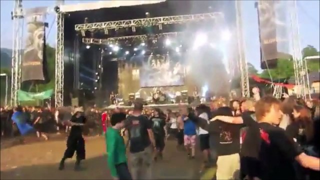 Une maman et son bébé se retrouve au mauvais endroit au mauvais moment