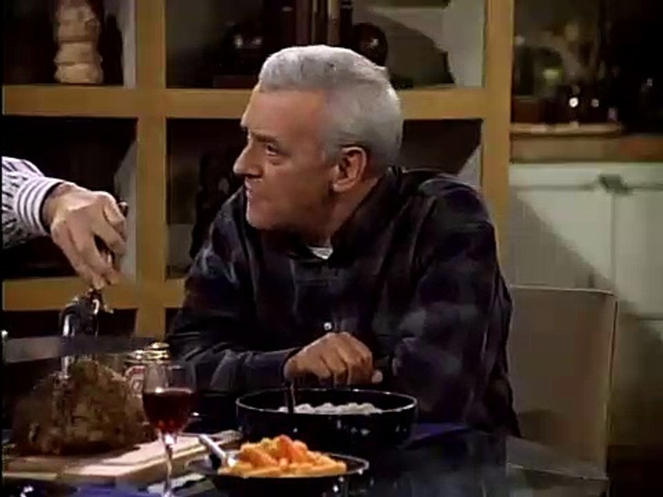 Frasier S02E17 Daphne's Room