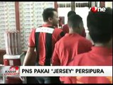 Beri Dukungan, PNS Jayapura Berseragam Persipura
