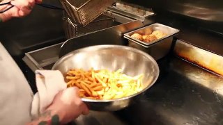 Everything You Need To Know About Poutine (in 77 seconds)