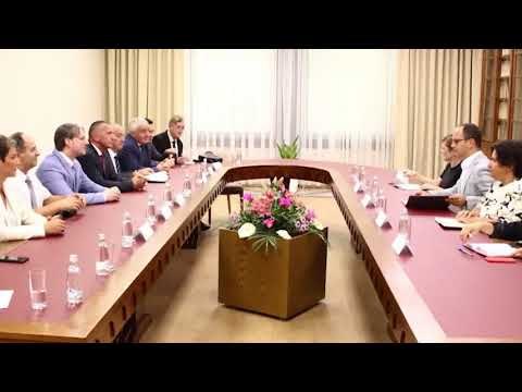 Ora News - Dialogu Prishtine- Beograd, përfaqësuesit e Luginës së Preshevës takojnë Bushatin