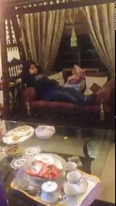 Es Bachi Ki Batain Sun Kay Ap Heeran Rehjaeingay