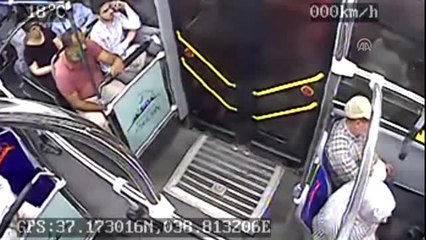 Otobüs Şoförü Bayılan Yolcuyu Hastaneye Ulaştırdı