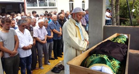 Trafik Kazasında Ölen Baba ve 6 Aylık Oğlu Aynı Tabutta Son Yolculuğa Uğurlandı