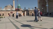 Binlerce Yerli Yabancı Turist Mevlana Hazretlerinin Türbesine Akın Etti