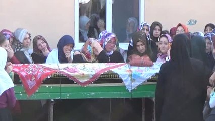 Trafik Kazasında Karnındaki Bebeğiyle Can Veren Kadına Son Görev