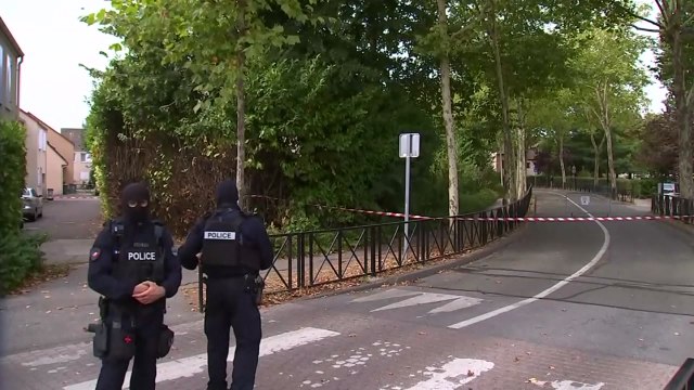 파리 근교 흉기 공격으로 3명 사상...IS, 배후 자처 / YTN