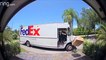 Un livreur FedEx pris en flagrant délit de "lancer de colis fragile"
