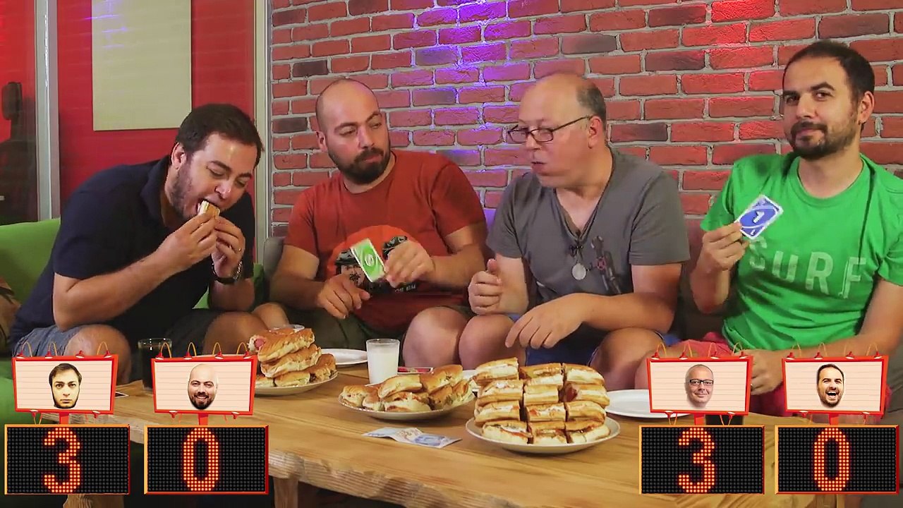Sosisli Yeme Kapışması - Kim Pes Edecek?