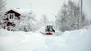 Valtra T190 4 with Mählers SP10 Sideplow Snowclearing