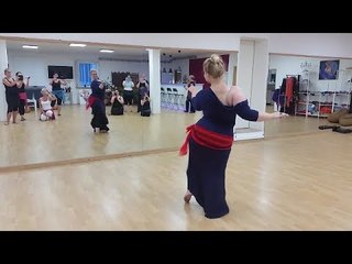 شاهد الفتاة الثي تفوقت على صافيناز وكيم كرديشان برقصها المثير