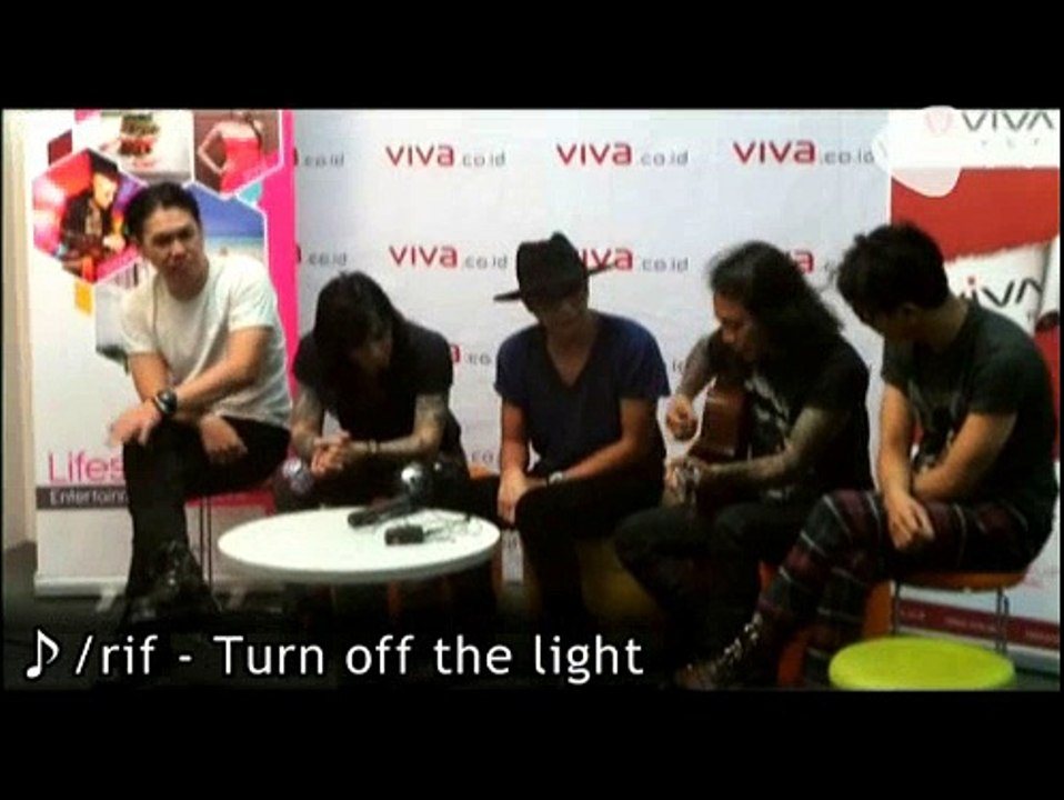 /rif Nyanyikan Lagu Barunya di VIVA.co.id