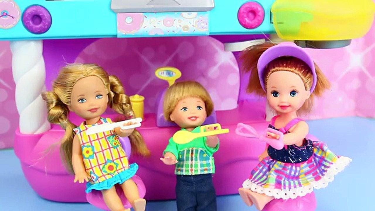 Kelly Sweetsville Donut Shop Frozen Kids Alex and Felicia Make Play Doh Donuts by ToysRevi