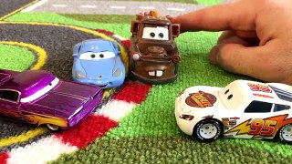 Тачки Молния Маквин меняет цвет Мультик про Машинки для Детей Cars McQueen