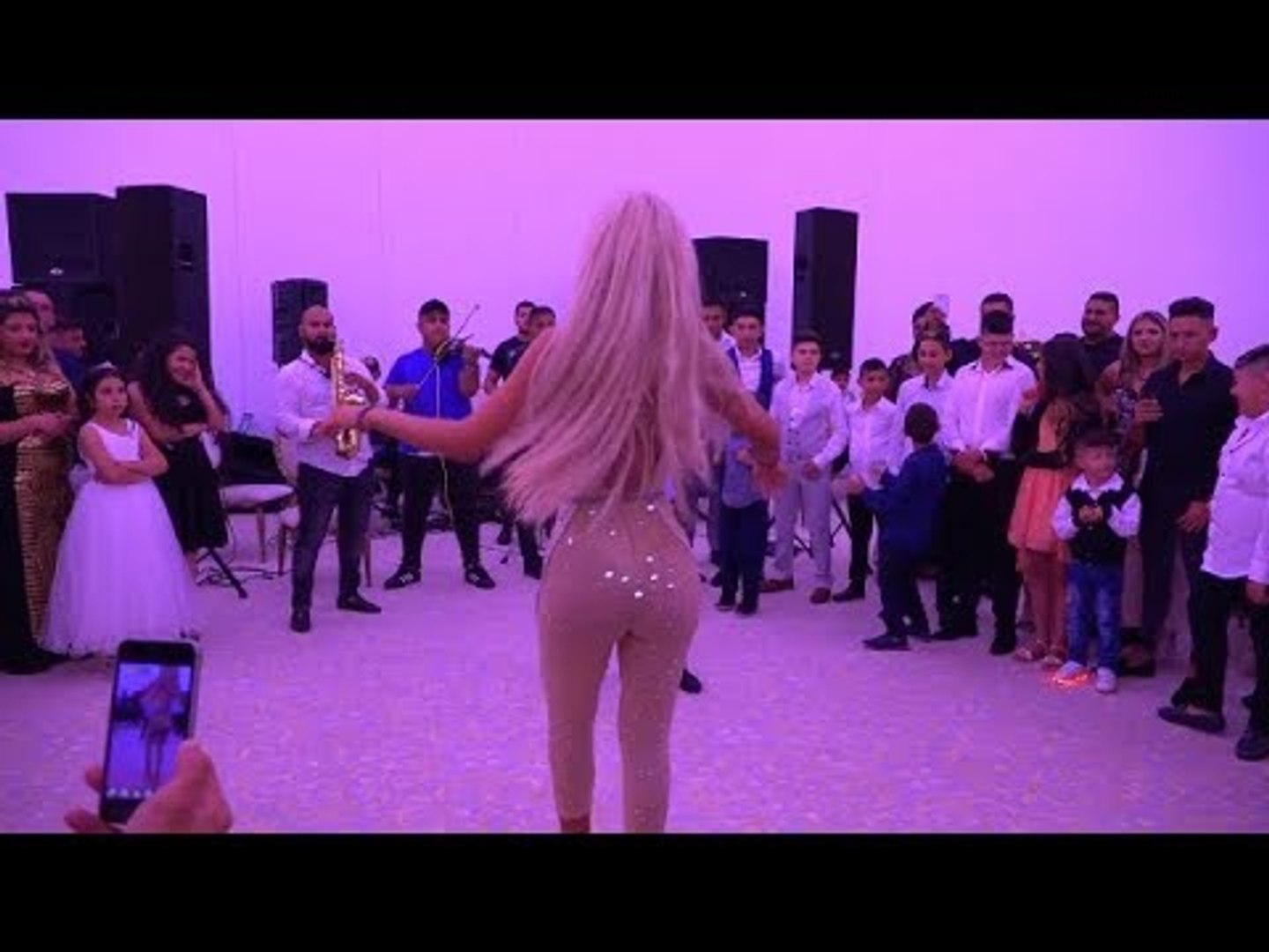 تحدي الرقص بالخلف من فتاة اشعلت العرس بحركاتها - video Dailymotion