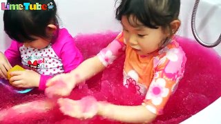 [슈퍼 액체괴물 레드] 슬라임 베프 목욕 장난감 챌린지를 하는 라임 Big Slime Baff Toys play of Lime | Super Gross | Sur