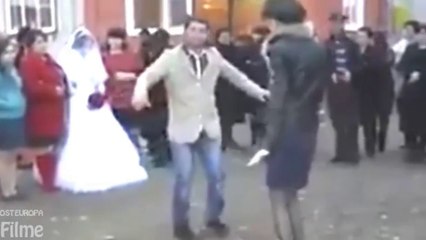 Frau entführt auf einer Hochzeit