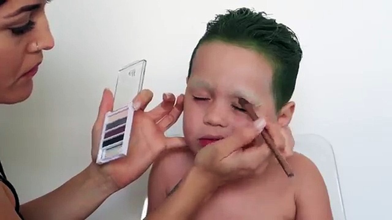 SUICIDE SQUAD: Joker Makeup Tutorial