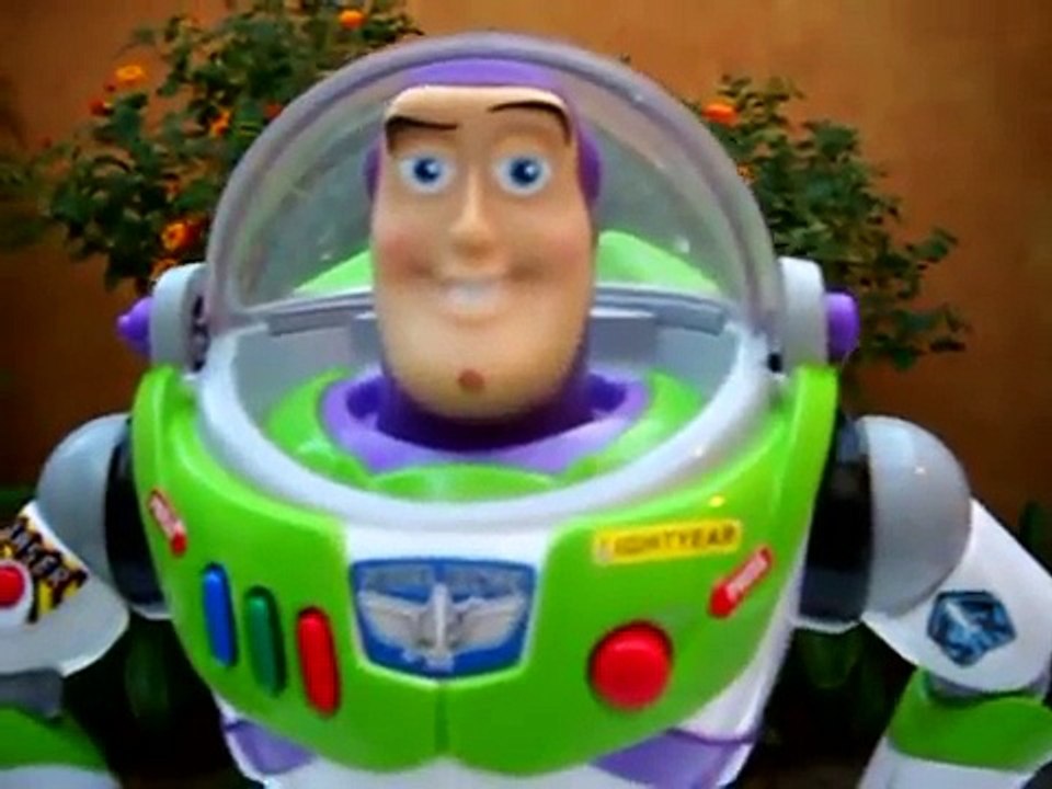 buzz LIGHTYEAR COMERCIAL