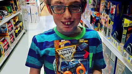 Hot Wheels Monster Jam: Unboxing Jurassic Attack Color Treads
