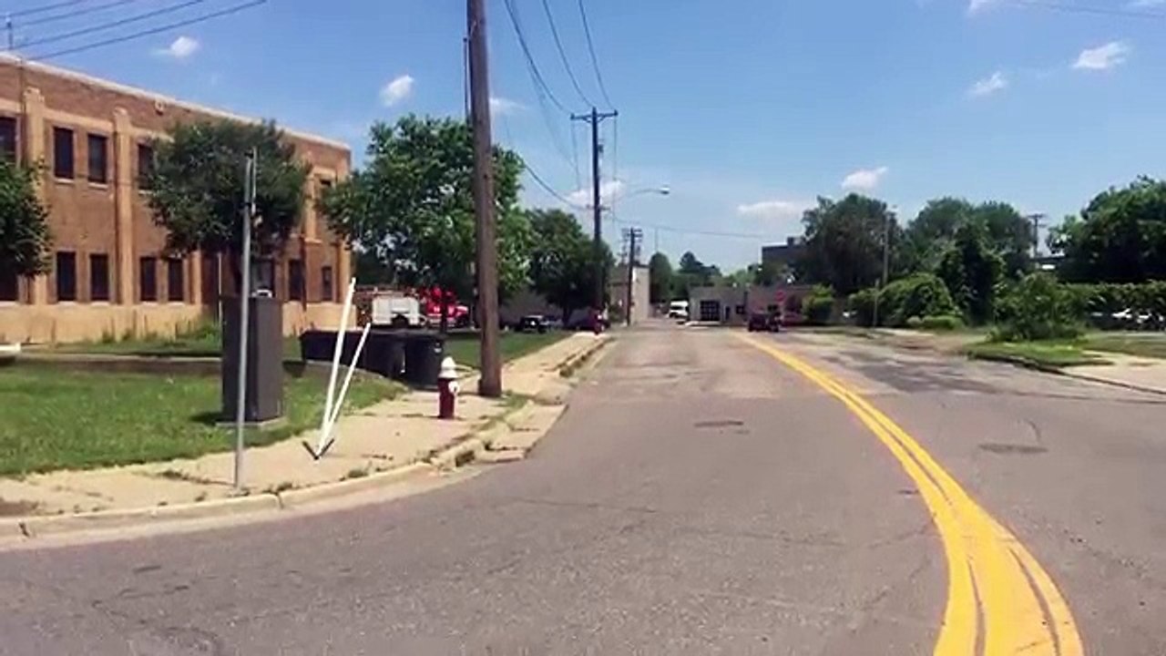 Minneapolis Fire Engine 4 Responding