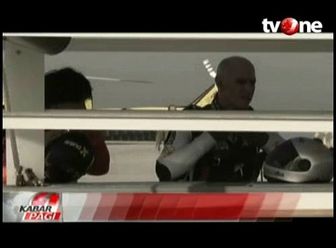 Aksi Ekstrim 2 Orang Kelilingi Langit Dubai Tanpa Pesawat