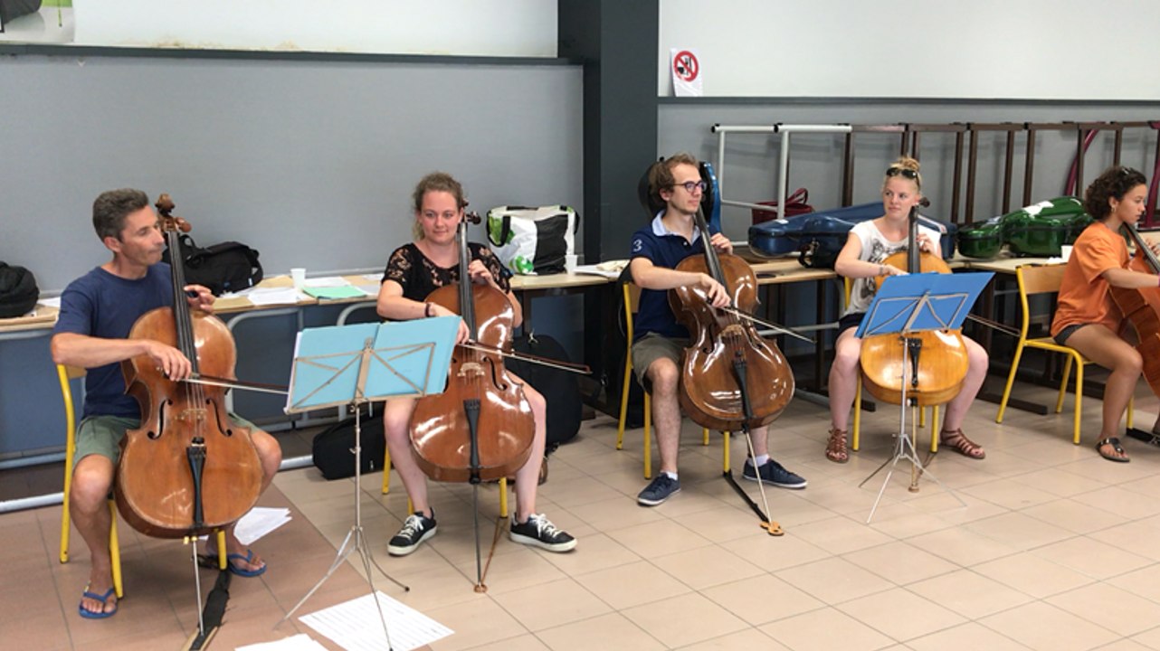 Les violoncellistes répètent la chanson mythique New York, New York