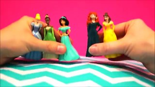Five little Princesses Jumping on the Bed | Nursery Rhymes | Counting