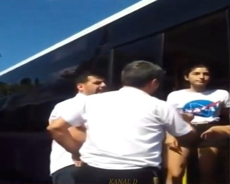 Otobüste Yetersiz Bakiye Uyarısı Alan Genç Kızın, Şoförle Çığlık Çığlığa Kavgası Kameralara Yansıdı