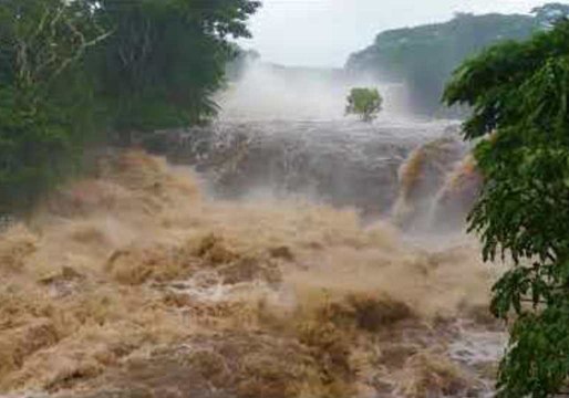 Hurricane Deluge Turns Hawaii's Wailuku River Into 'Mind-Blowing' Torrent