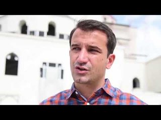 Veliaj dhe Myftiu Ylli Gurra inspektojne punimet e xhamise se re