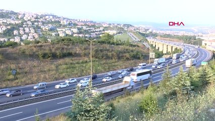 Kocaeli Tem'in Kocaeli Geçişinde 40 Kilometrelik Araç Kuyruğu