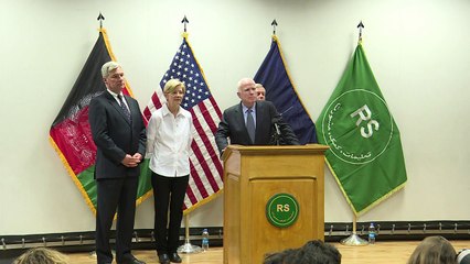 McCain decide parar tratamento contra câncer