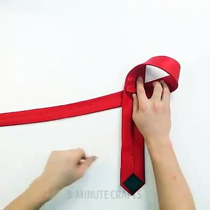 Несколько способов, как завязать галстук.