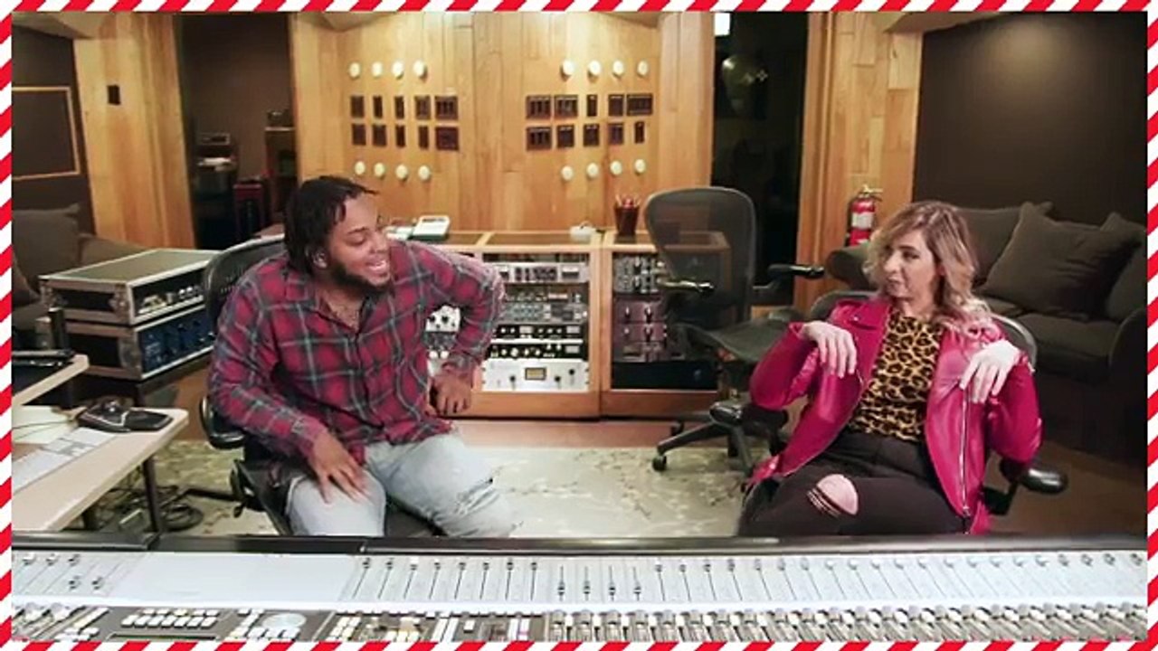 Gabbie Hanna Covers Mariah Carey’s 'All I Want For Christmas Is You'  TRL Holiday Remix