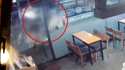 [단독] 퇴근길 경찰관, 몸싸움 끝 '지하철역 몰카범' 붙잡아 / YTN