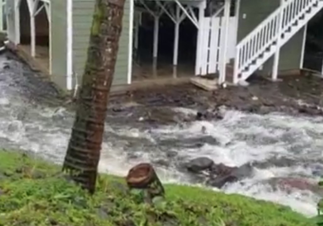 Residents Endure Flooding in Hilo, Hawaii, Amid Hurricane Lane