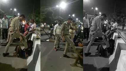 यूपी पुलिस का बर्बर चेहरा, ऑटोवाले को बुरी तरह पीटा, देखें वीडियो