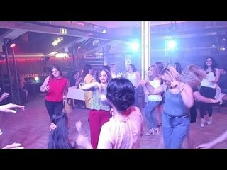 رقص مختلط رهيب على اغنية اول مرة تسمعها روعة