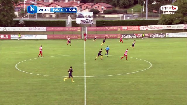 Belle frappe repoussée par le gardien du PAU FC.