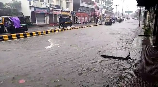 हल्द्वानी में रात से लगातार बारिश से सड़कों पर जलभराव