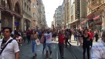 Cumartesi Anneleri'nin 700. buluşmasında, polis yasağına rağmen kalabalık Galatasaray Meydanı'na yürüdü