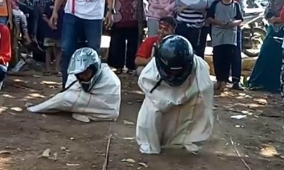 Download Video: Lomba Balap Karung Unik Gunakan Helm