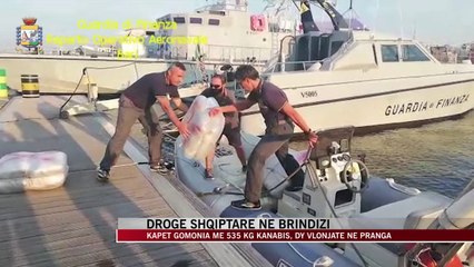 Скачать видео: Kapet 535 kg drogë në Brindisi, pranga dy shqiptarëve - News, Lajme - Vizion Plus